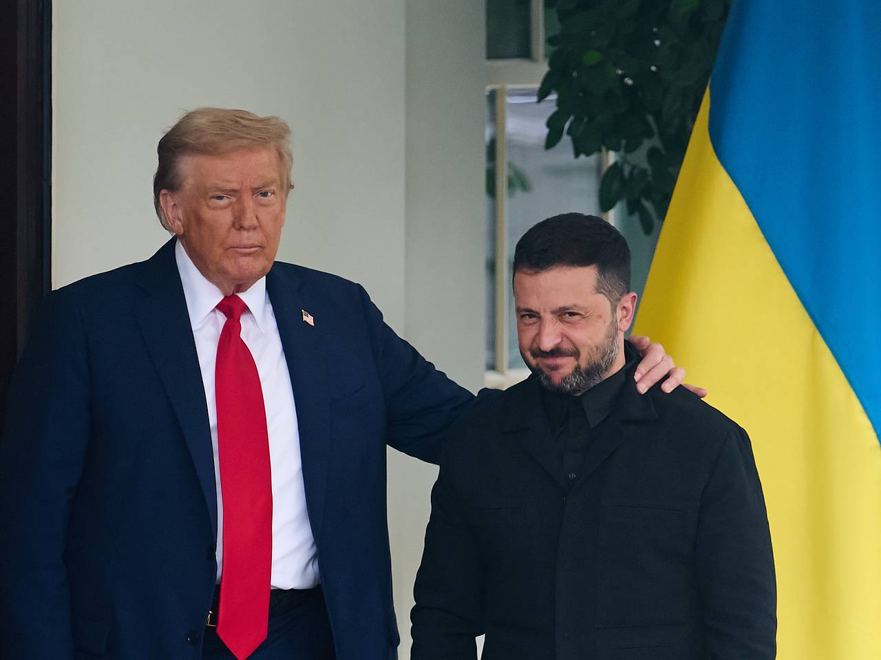 В жестах Трампа на встрече с Зеленским увидели демонстрацию превосходства0