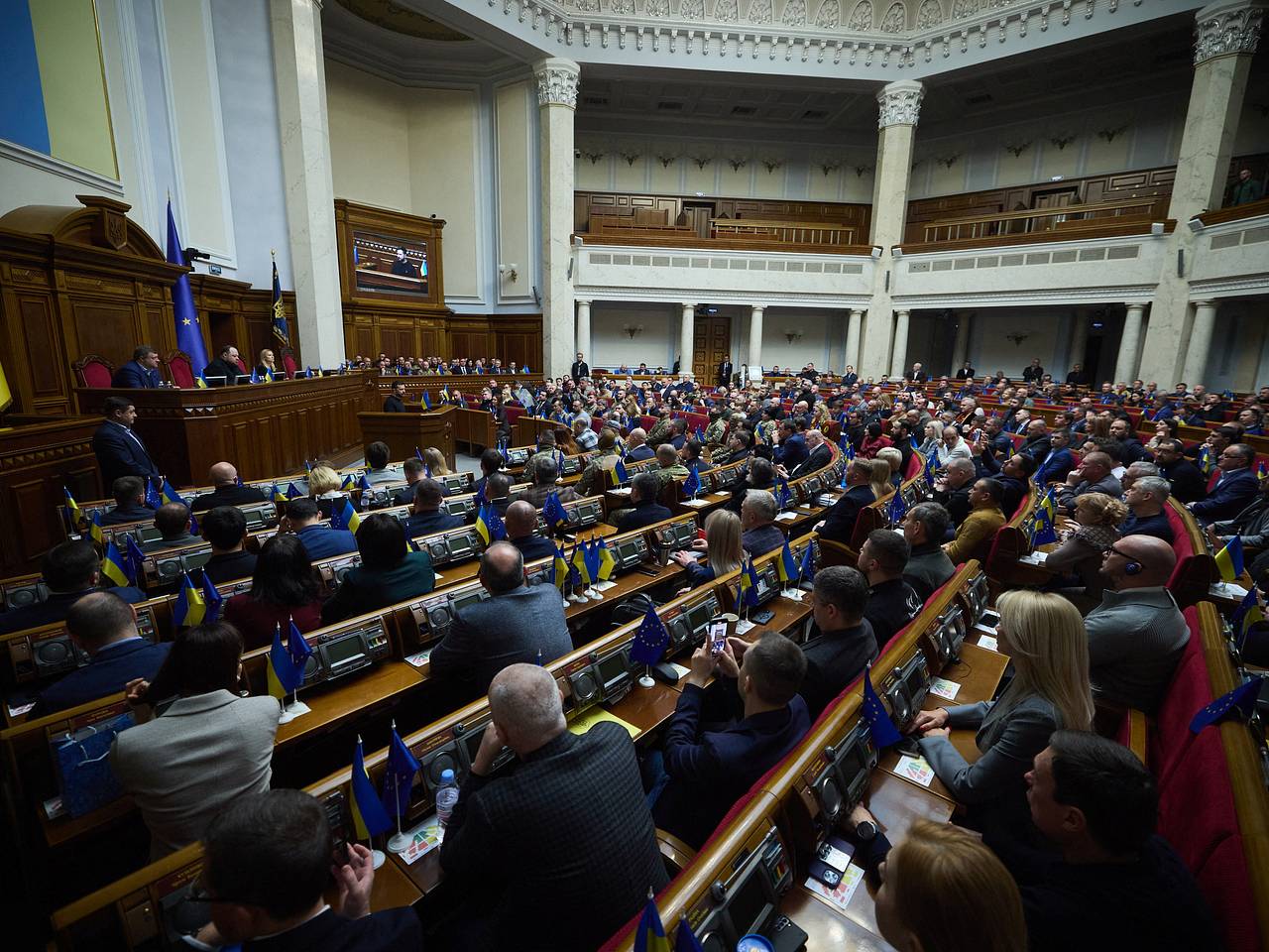 Рада не смогла начать заседание из-за критиковавшей Сырского депутата0