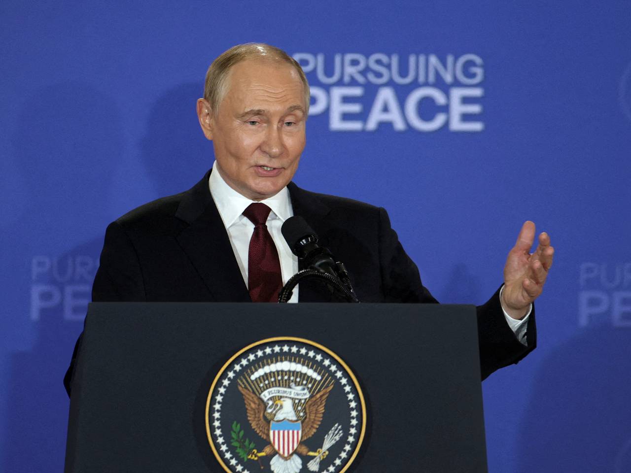 Путин предложил Зеленскому встретиться в Москве0