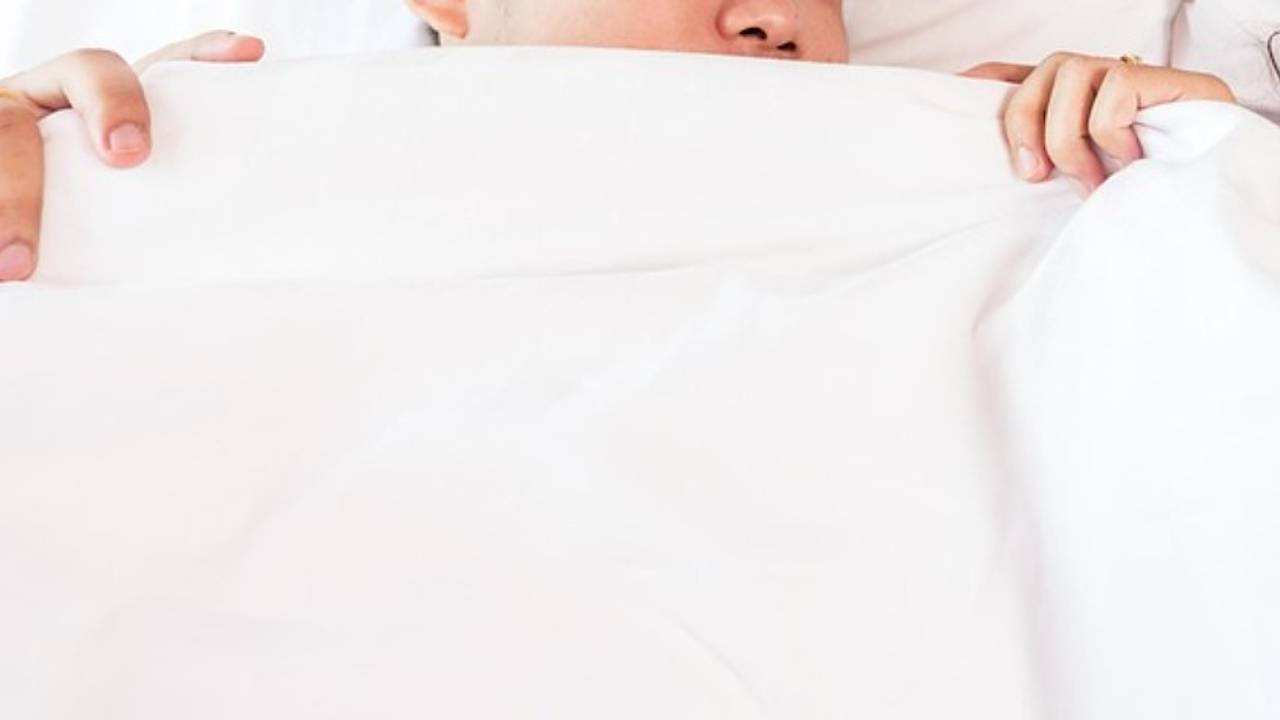 Траннилер өздерін сорып, сперму