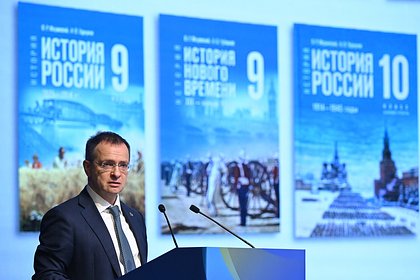 Мединский объяснил причины передачи учебников украинским военнопленным