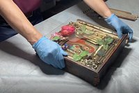 Россиянка пришла к зданию ФСБ в Крыму с заминированной иконой. Как выглядит бомба и что известно об инциденте? 