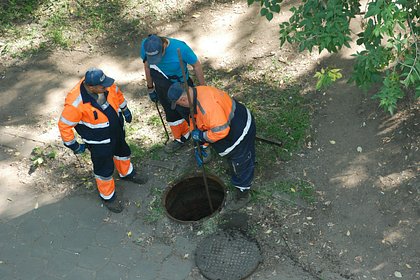 В российском городе мужчина упал в четырехметровый коллектор
