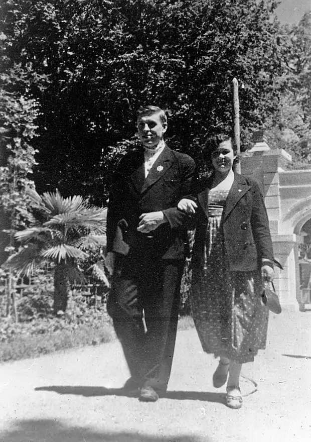 Алексей Стаханов с женой в Сочи, 1937 год