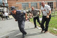 «Детей строили в живые заслоны». 21 год назад чеченские боевики захватили школу в Беслане. Как вся Россия переживала эту трагедию?