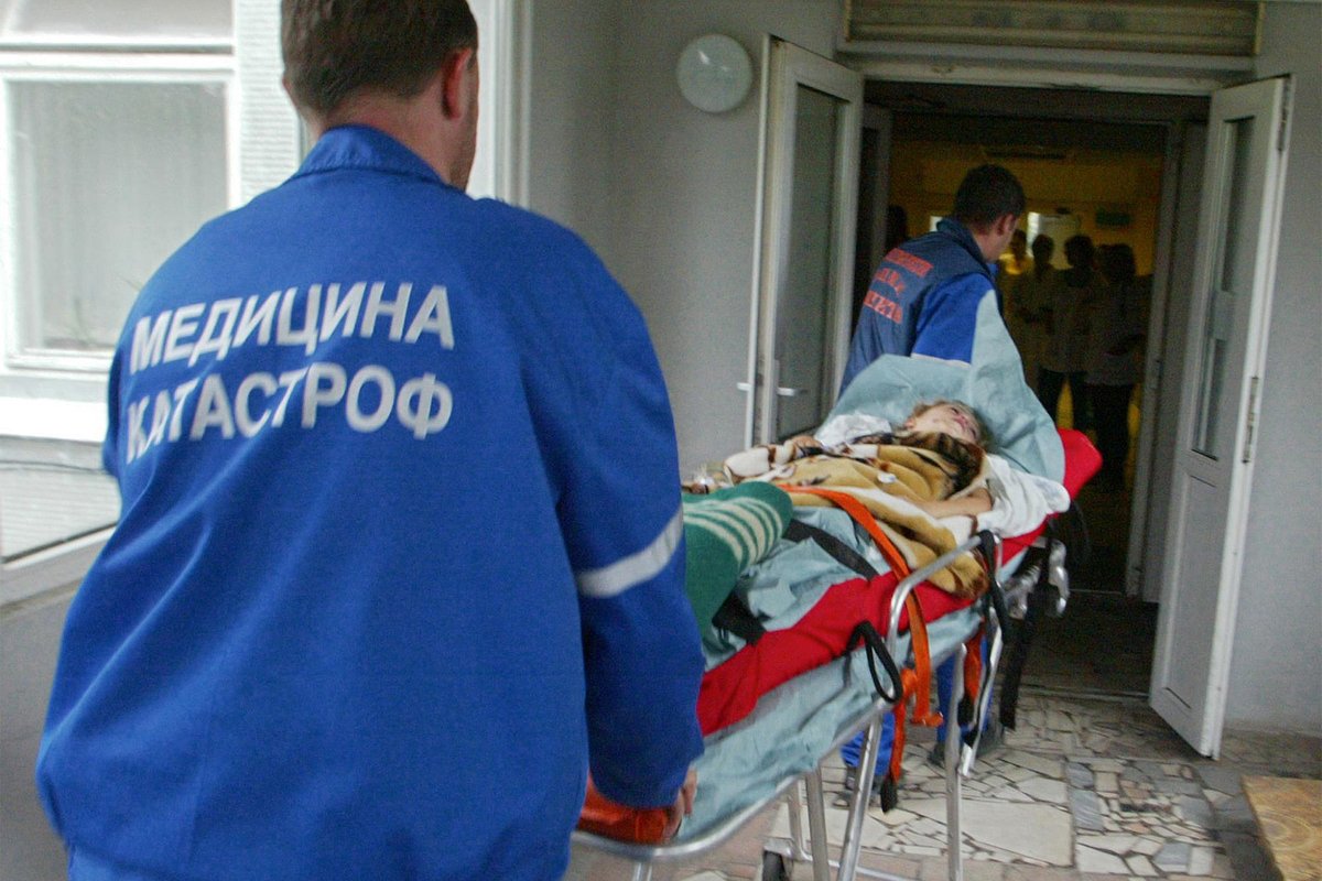 Один из детей, пострадавших в результате теракта в Беслане, во время госпитализации в детскую клиническую больницу № 9 имени Сперанского в Москве