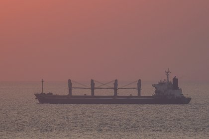 Сухогруз напоролся на морскую мину под Одессой и начал тонуть