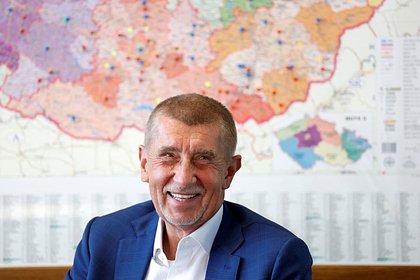 На бывшего премьера Чехии напали на митинге и ударили по голове