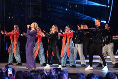 Татьяна Буланова и ее подтанцовка