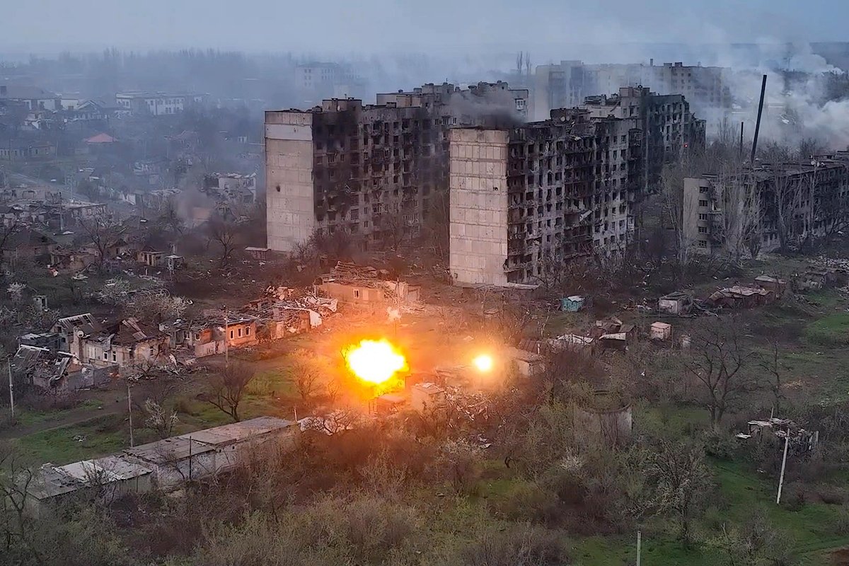 Артиллерийский удар по позициям ВСУ в западной части Артемовска