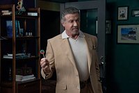 Новые 1990-е, пивные войны и ресторатор Джуд Лоу. 10 лучших сериалов сентября