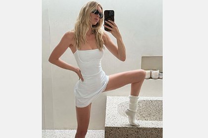 Бывший «ангел» Victoria's Secret в микроплатье показала фото в откровенной позе
