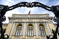 Все говорят о скором снижении ключевой ставки. Когда россиянам вернут доступную ипотеку и дешевые кредиты?