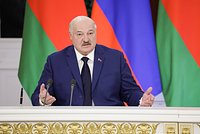 «Лукашенко не в том положении, чтобы выбирать». Что стоит за попытками Минска возобновить отношения с Западом? 