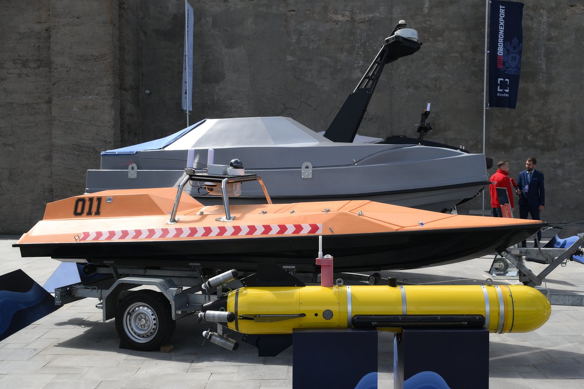 Безэкипажные катера на международном военно-морском салоне «Флот-2024», Кронштадт, Россия, 19 июня 2024 года