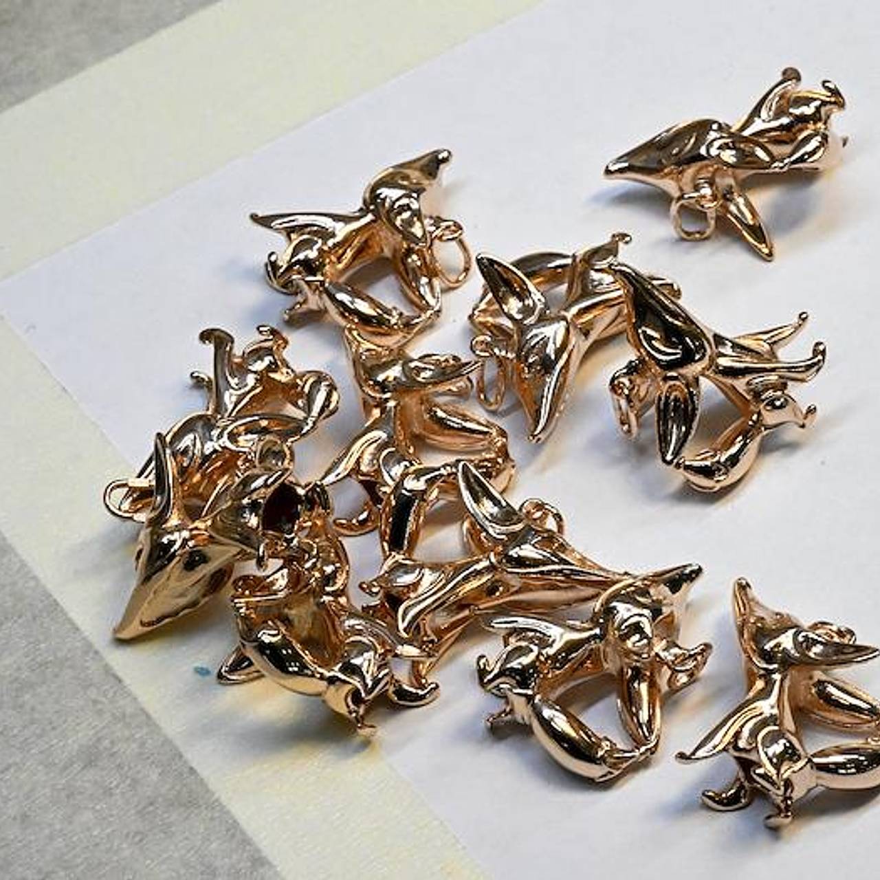 Россияне пожаловались на полые ювелирные украшения известного бренда