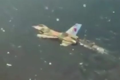 Самолеты ВВС Венесуэлы пролетели над кораблем ВМС США