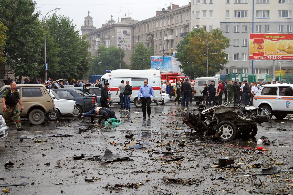 Последствия взрыва у Центрального рынка Владикавказа, 9 сентября 2010 года