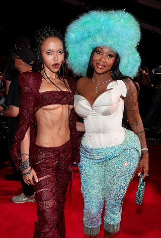 Красная дорожка премии VMA в 2025: приглашенные звезды, модные
