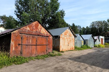 Россиянин решил продать гараж из-за частного морга по соседству
