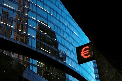 Курс евро поднялся выше 98 рублей
