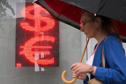 Экономист высказался о вероятности доллара по 100 рублей