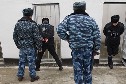 Сотрудник российской колонии соблазнился предложением уголовника и пошел под суд