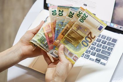 Курс евро в России достиг максимума с середины февраля