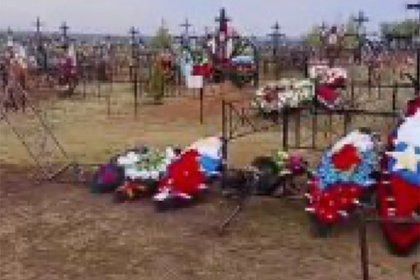Россиянин показал на видео «развороченные» свежие могилы бойцов СВО