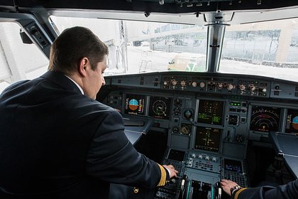 Пилотов самолета попытались ослепить лазером при посадке в российском аэропорту