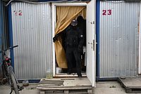 Десятки нелегалов нашли в одном из хостелов Москвы. Рейд провели после смерти члена «Русской общины» в драке с мигрантами 