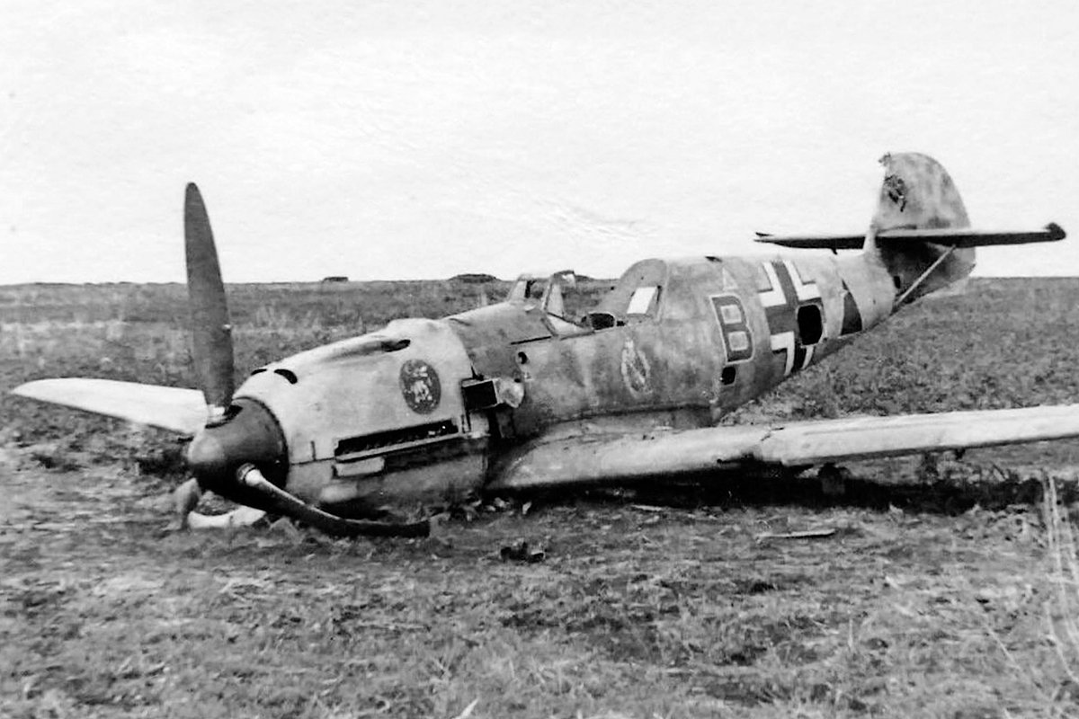 Подбитый мессершмитт Bf-109