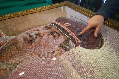 Москвичка сняла квартиру со Сталиным и Берией в изголовье кровати