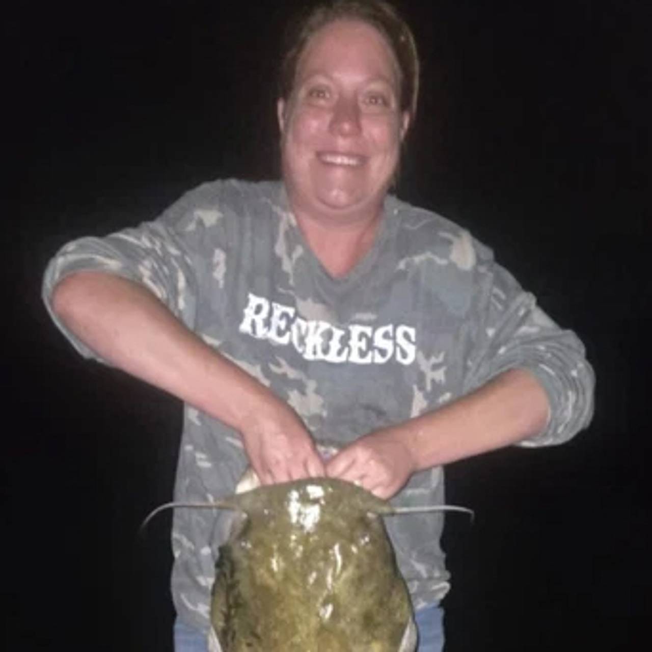 Женщина поймала рыбу рекордной длины и лишила мужа титула рекордсмена