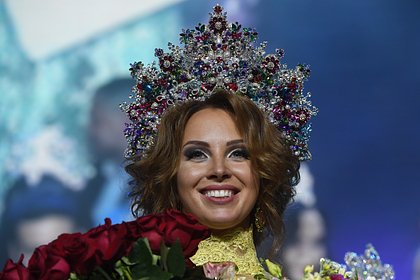 Жена Диброва показала внешность без макияжа