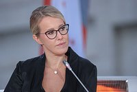 Собчак и Арестовича заметили вместе в Лондоне. Их встреча вызвала возмущение в России 