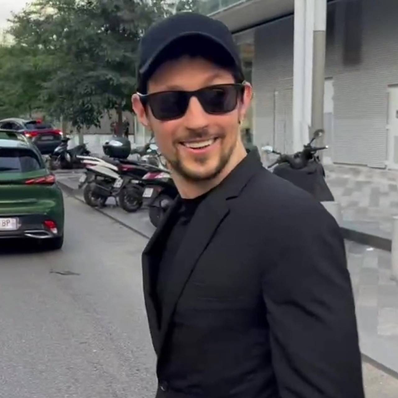 Павел Дуров подарил возлюбленной картинку за 500 тысяч рублей