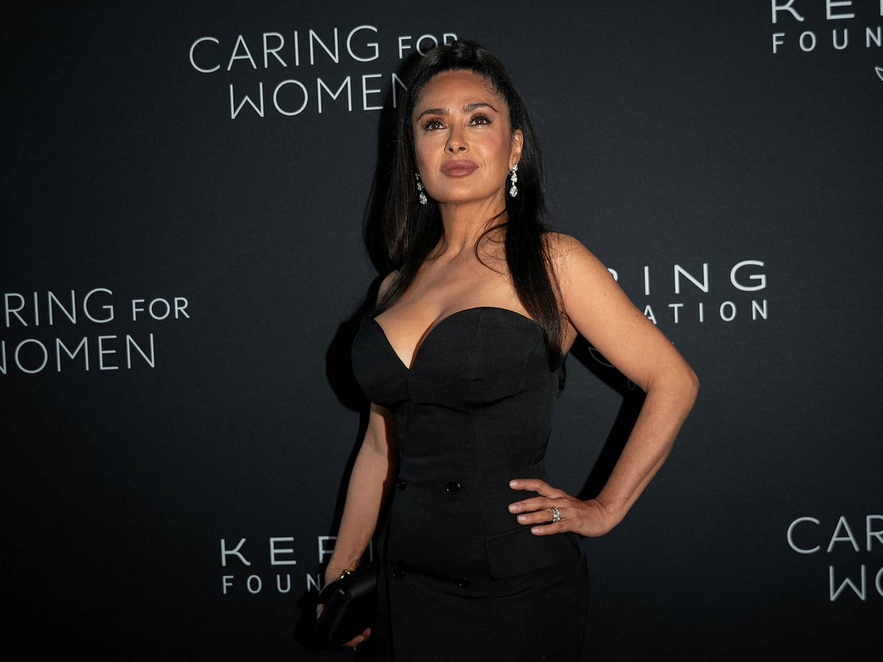 Жеке орыс минет бейнелері Порно брюнетканы мас етіп алды