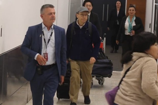 Рик Морэнис (в центре)