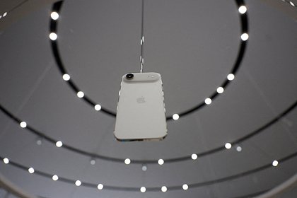 Продажи смартфонов Apple и Samsung рухнули