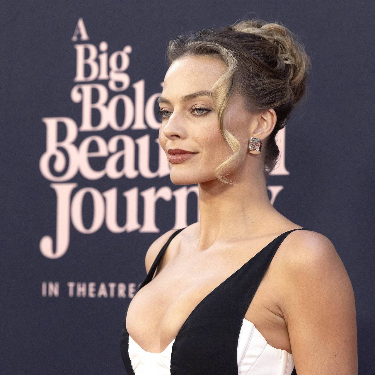 Uyda jinsiy aloqada bolgan ayollar fotosuratlari Hammasi suv haqida lesbiyan filmini tomosha qiling