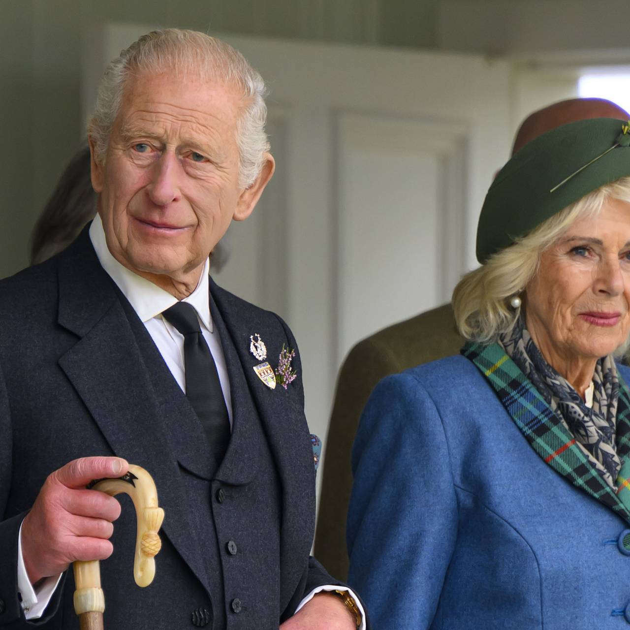 Король Карл III тайно расстался с женой