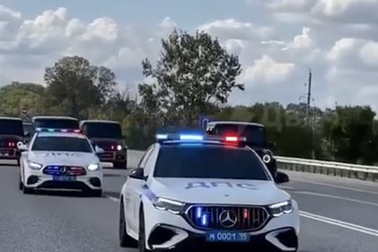 Кортеж из полусотни люксовых авто во главе с джипом с инициалами Кадырова сняли на видео