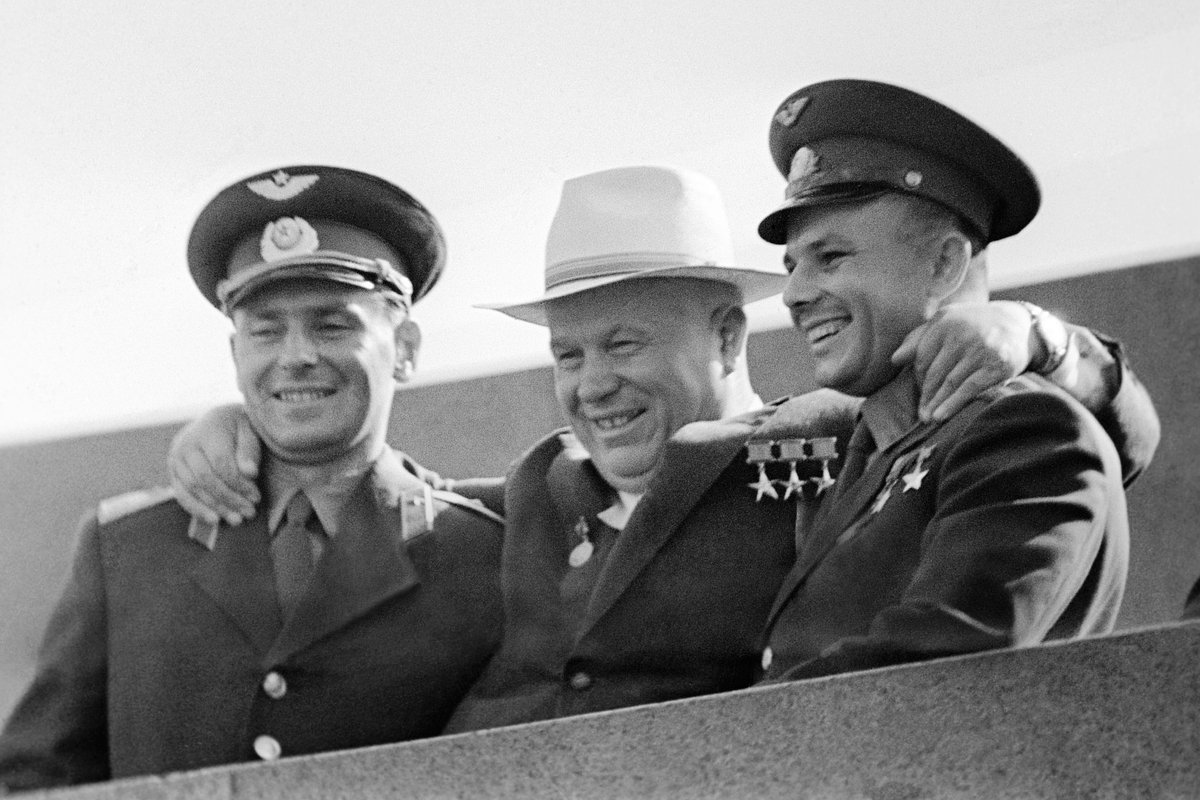 Слева направо: Титов, Хрущев, Гагарин. 20 ноября 1961 года