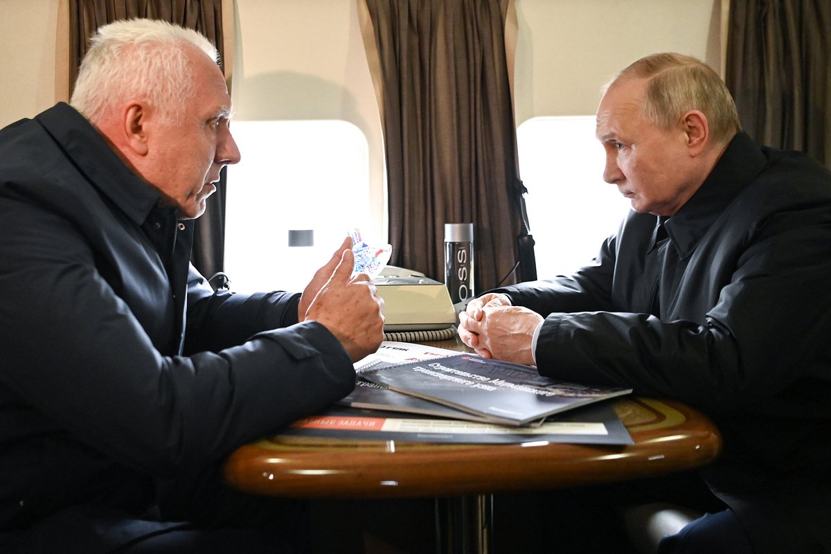 Полпред в СЗФО Александр Гуцан и президент РФ Владимир Путин
