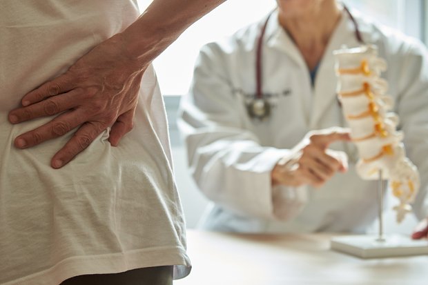 10 лучших упражнений для спины: как добиться идеальной осанки дома и в зале 10 лучших упражнений для спины: как добиться идеальной осанки дома и в зале