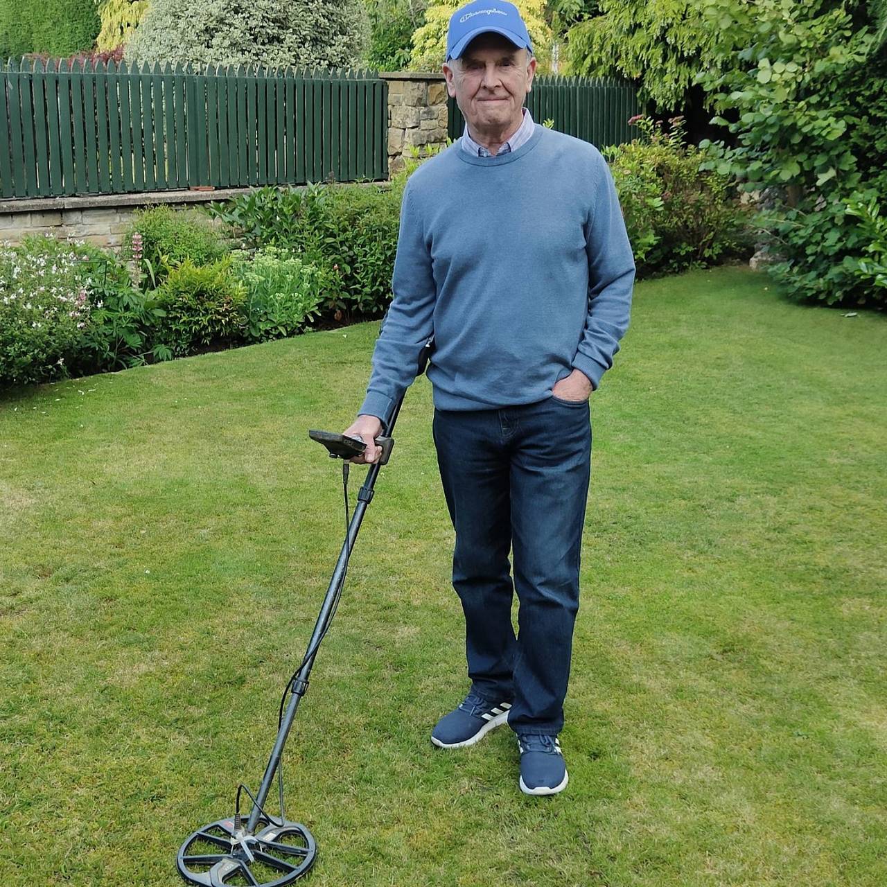 Кладоискатель нашел в поле золотые монеты и продал их за 738 тысяч рублей