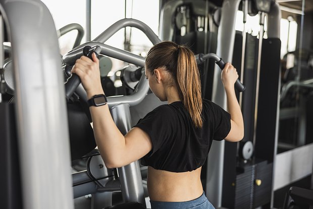 10 лучших упражнений для спины: как добиться идеальной осанки дома и в зале 10 лучших упражнений для спины: как добиться идеальной осанки дома и в зале