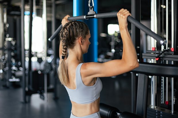 10 лучших упражнений для спины: как добиться идеальной осанки дома и в зале 10 лучших упражнений для спины: как добиться идеальной осанки дома и в зале