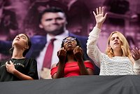 «Ненавижу своих врагов». В США простились с застреленным соратником Трампа. Чем запомнилась церемония и что там говорили о России? 